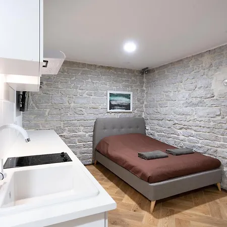 Apartment Private Entrance, Access Anytime, New Interior