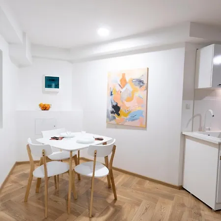Private Entrance, Access Anytime, New Interior Apartment